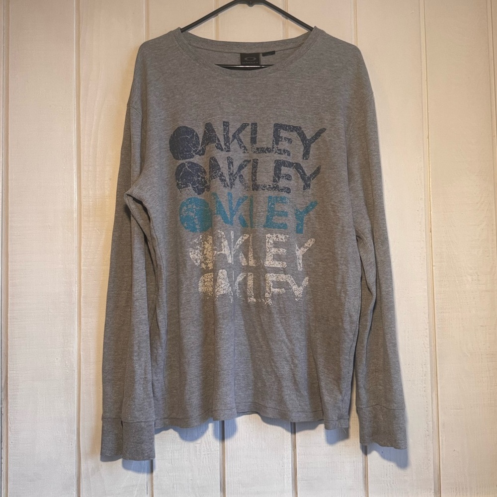 Early 2000s Oakley Gray Thermal Long Sleeve Tee